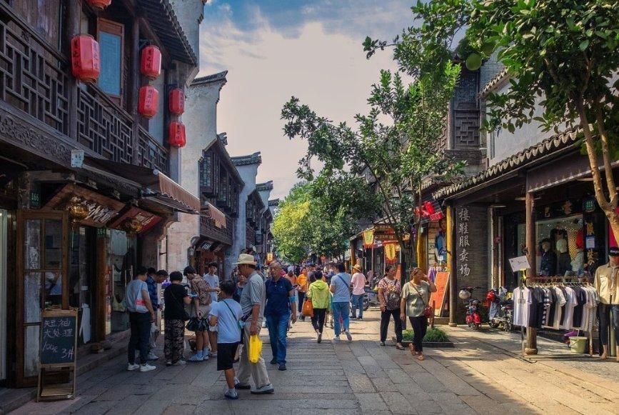上升的白气球